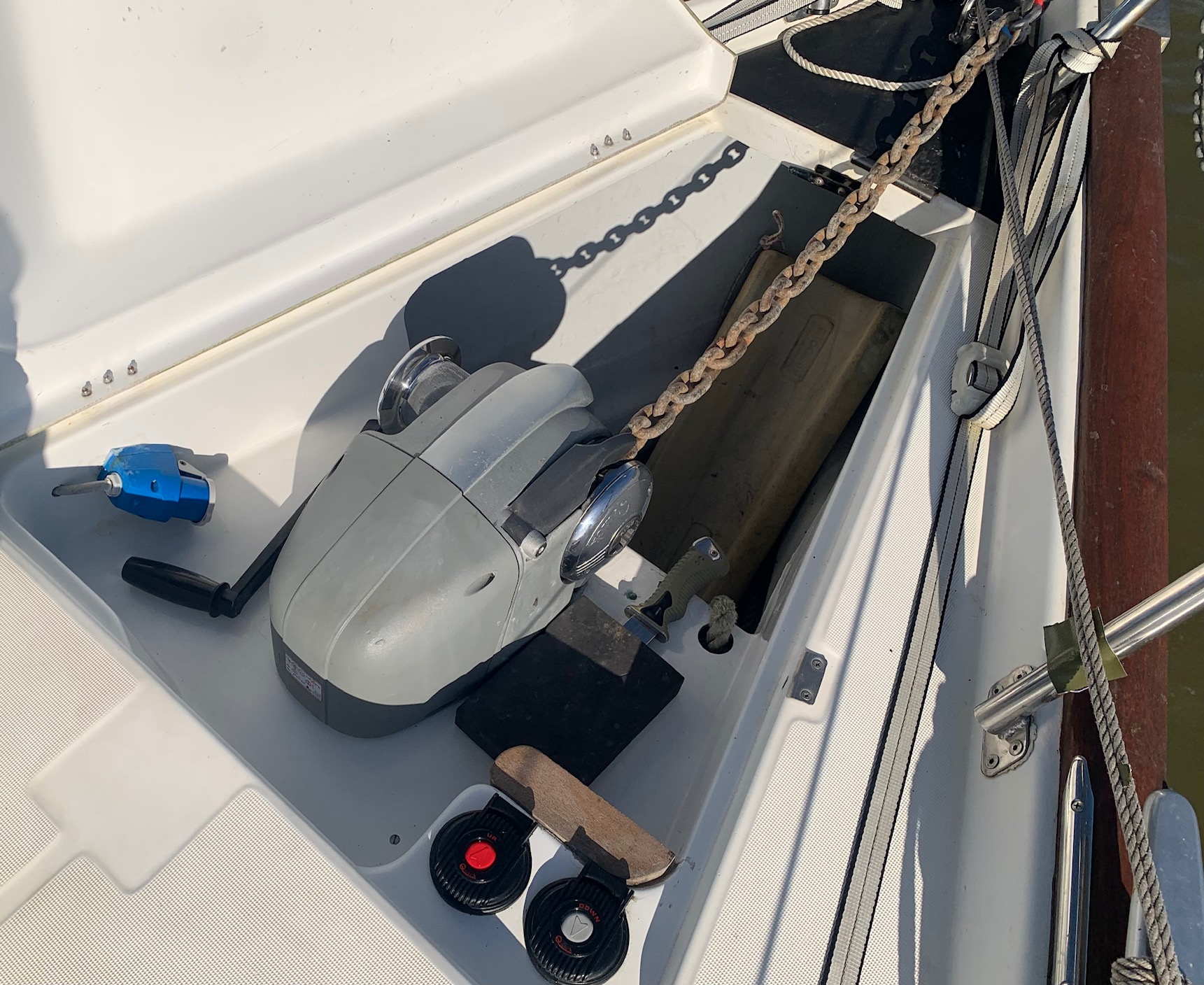 TIWI anchor windlass